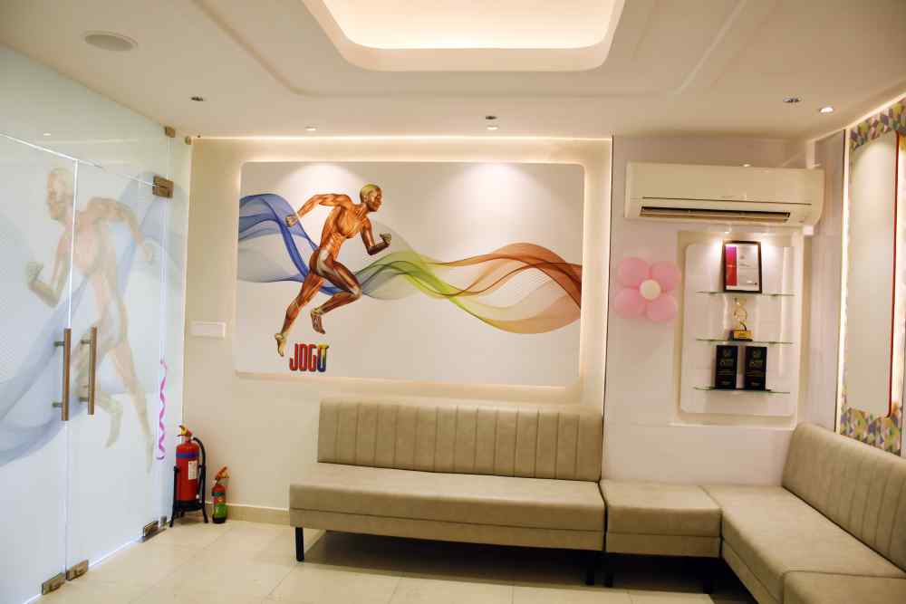 The waiting room of the JOGO clinic.