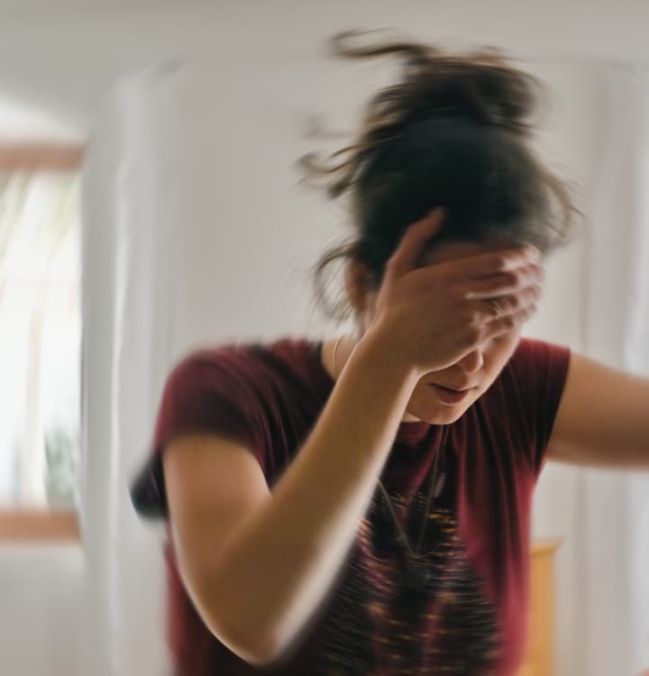 A woman in migraine pain and having dizziness.